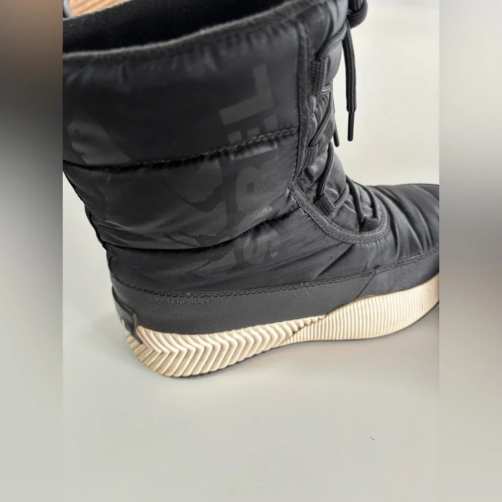 Sorel Out N About III Puffy Lace Boot Women’s 6.5